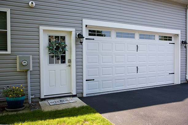 24/7 Emergency Garage Door Panel Replacement experts in Wales, WI